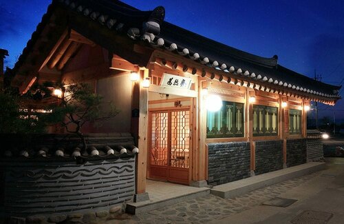 Гостевой дом Wiyeonjae Hanok Stay в Кенджу
