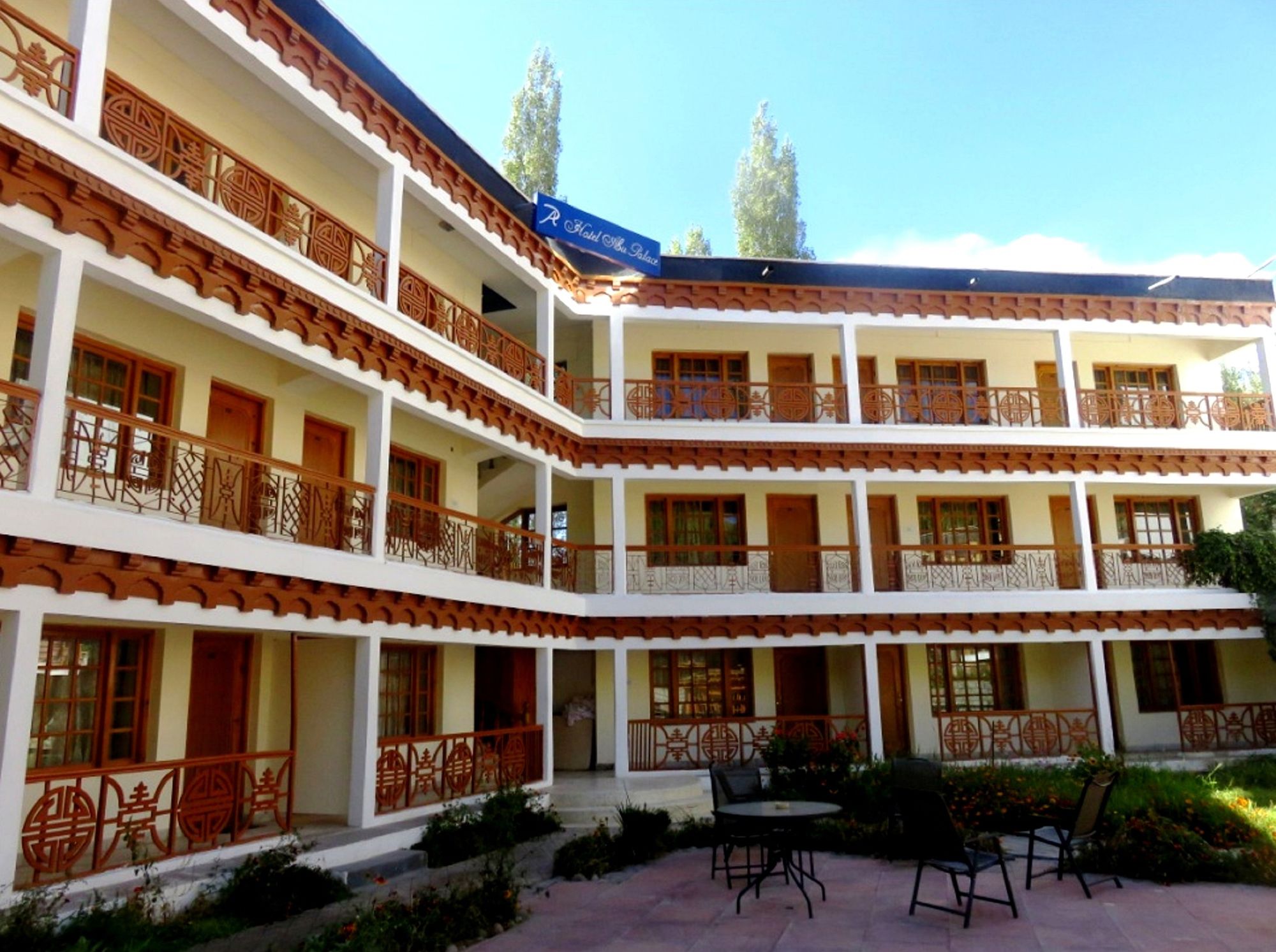 Фото отеля 1