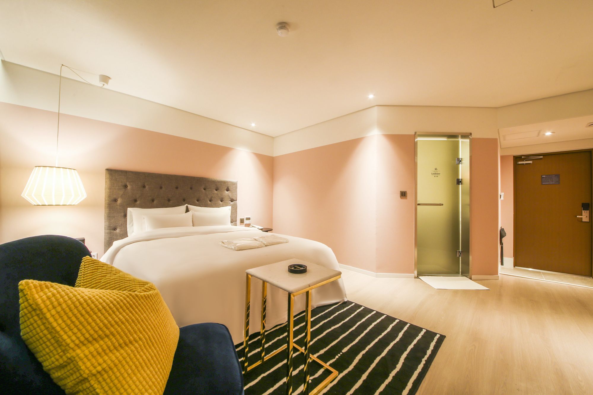 Фото Hotel Londoner Yongwon