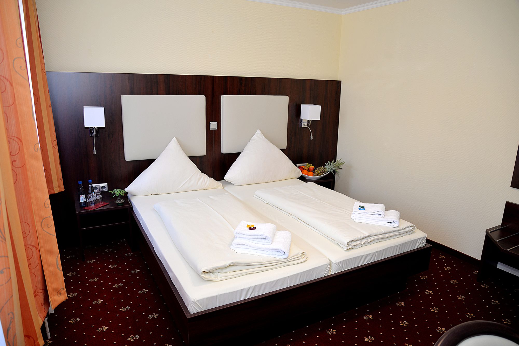 Фото Hotel Neugrabener Hof