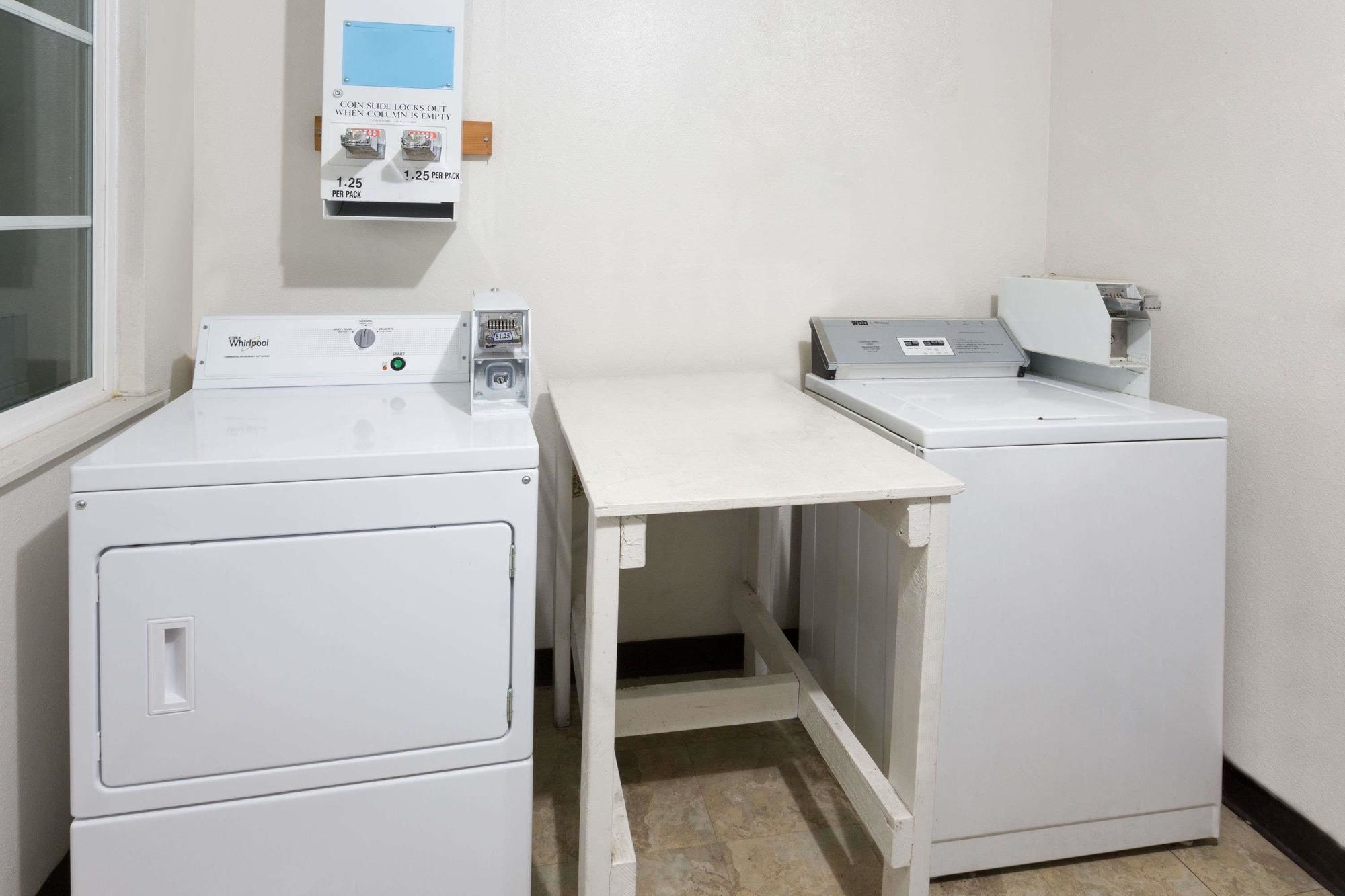 Фото Super 8 by Wyndham Crescent City