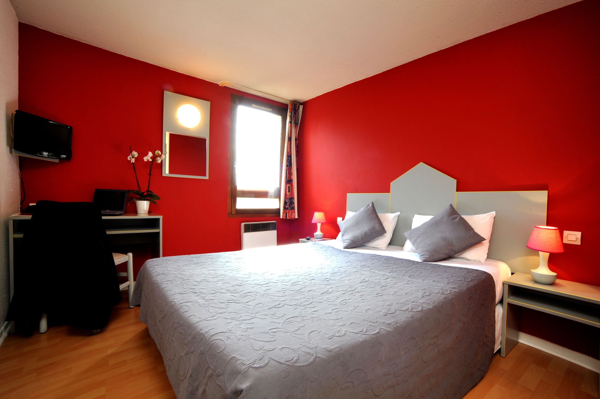 Фото Brit Hotel Confort Pau Lons