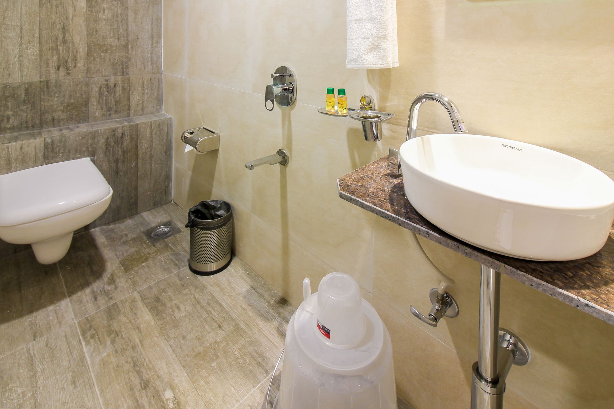 Фото FabHotel Aksa International Andheri East