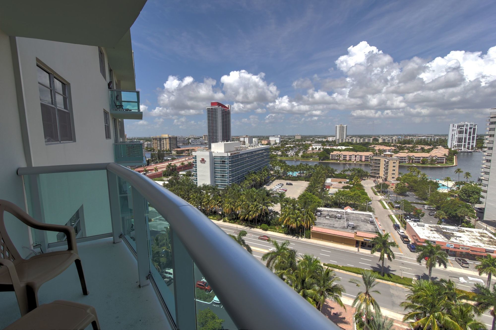 Фото Hollywood Condos