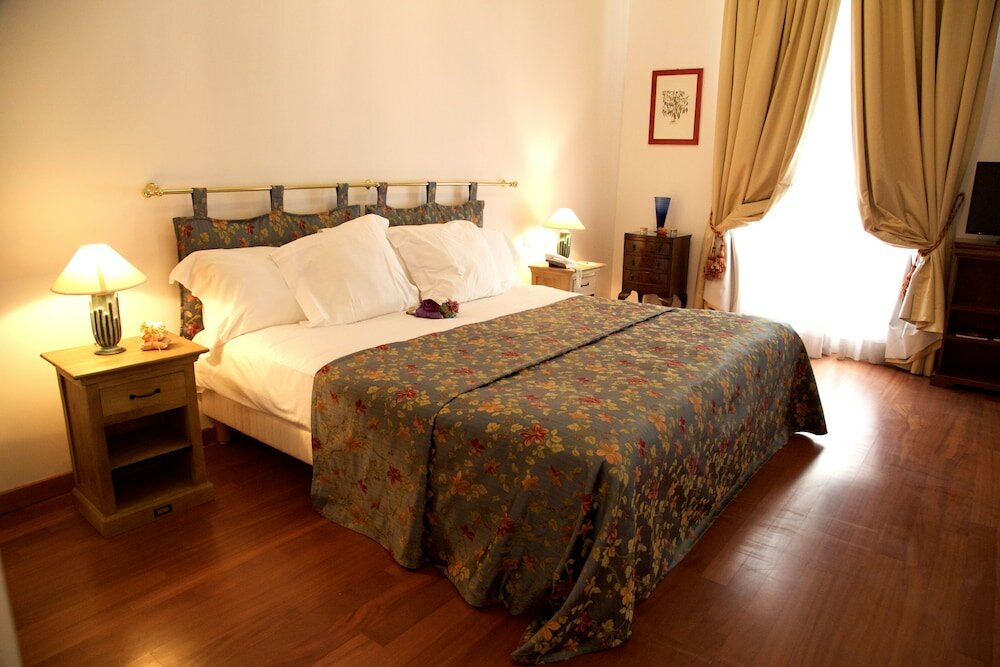 Фото Grand Hôtel des Ambassadeurs