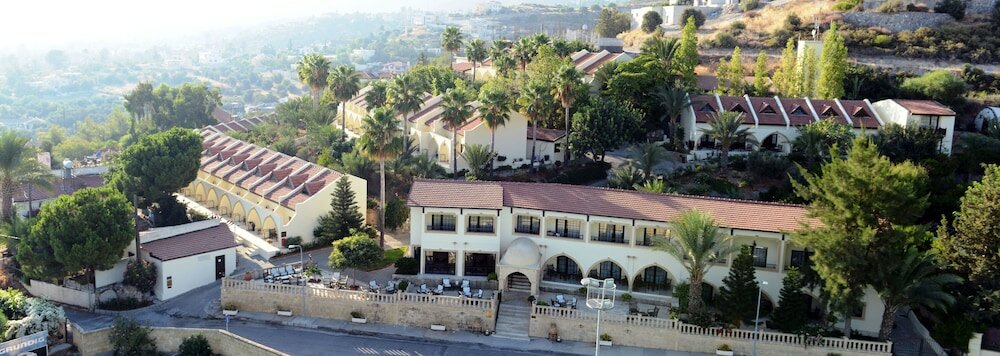 Фото Bellapais Monastery Village