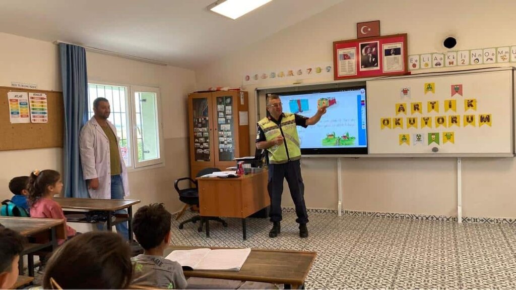 Primary school Yesilova Primary School, Bayindir, photo