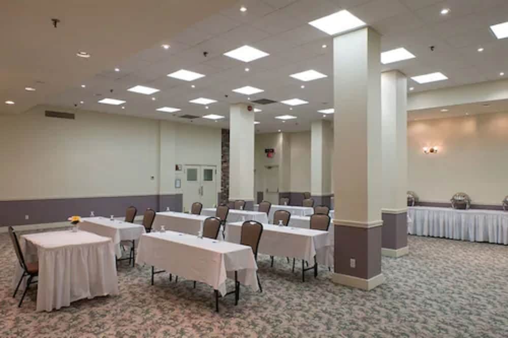 Фото The Roehampton Hotel