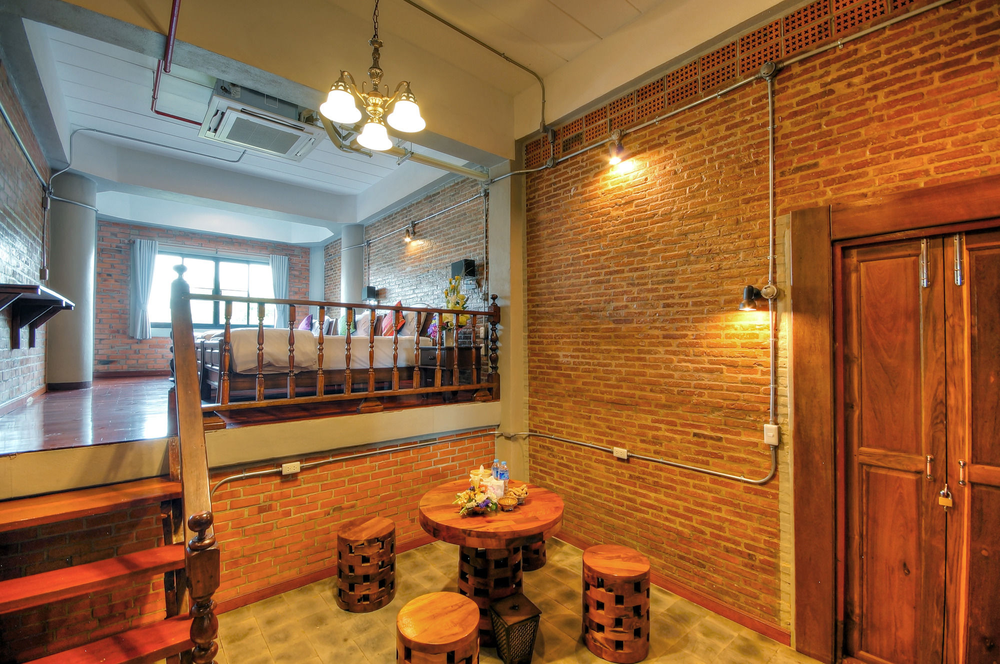 Фото Saengpanya Home Boutique Hotel