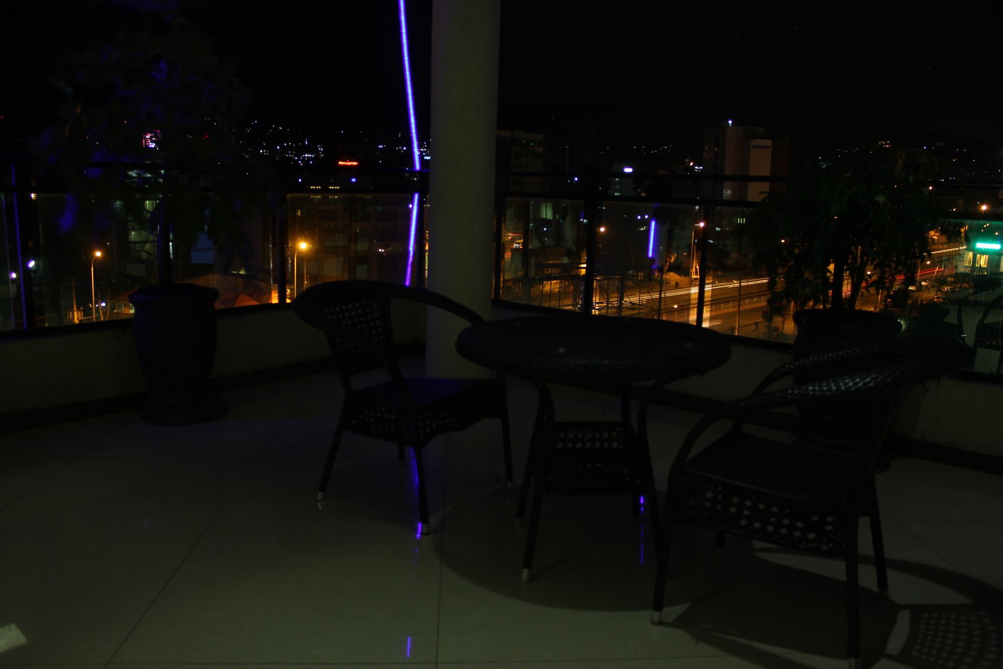 Фото Blue Birds International Hotel