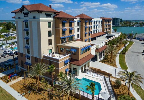 Внешний вид отеля Fairfield Inn & Suites by Marriott Clearwater Beach в Клеруотере, фото 5