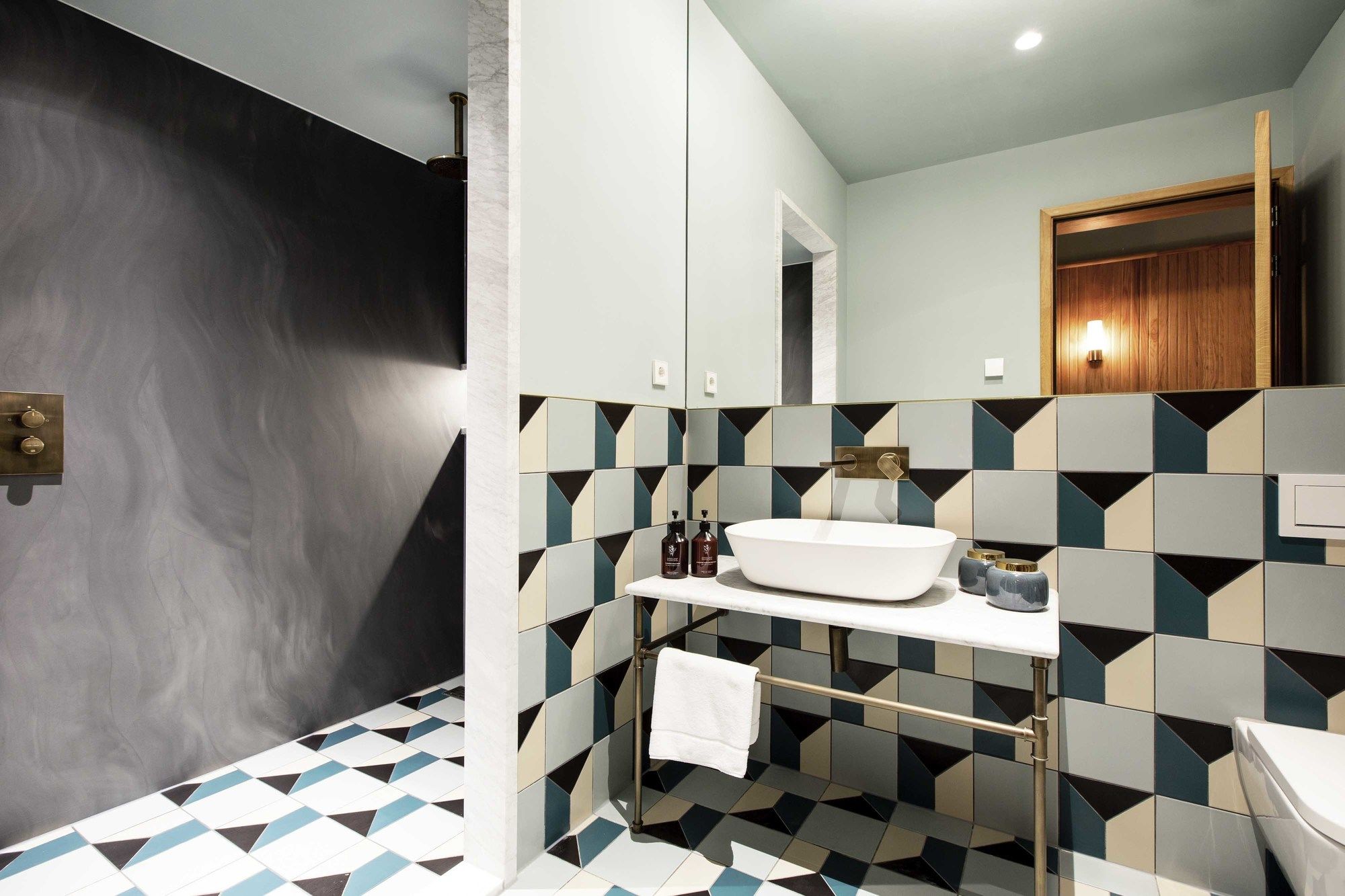 Фото The July - Twenty Eight