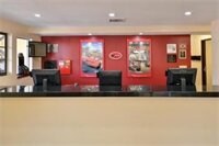 Фото Best Western Plus Raffles Inn & Suites