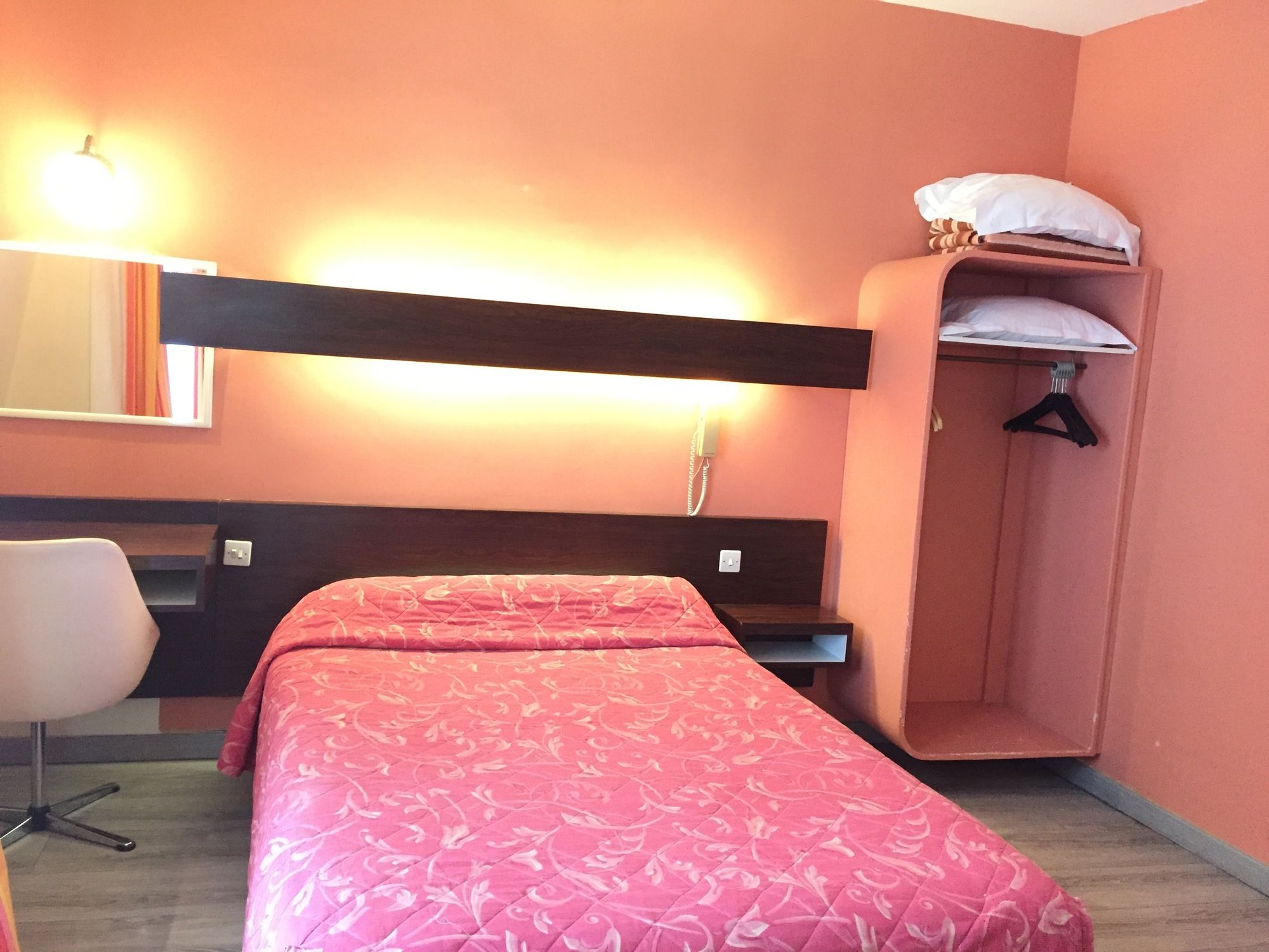 Фото Hôtel des Pyrénées