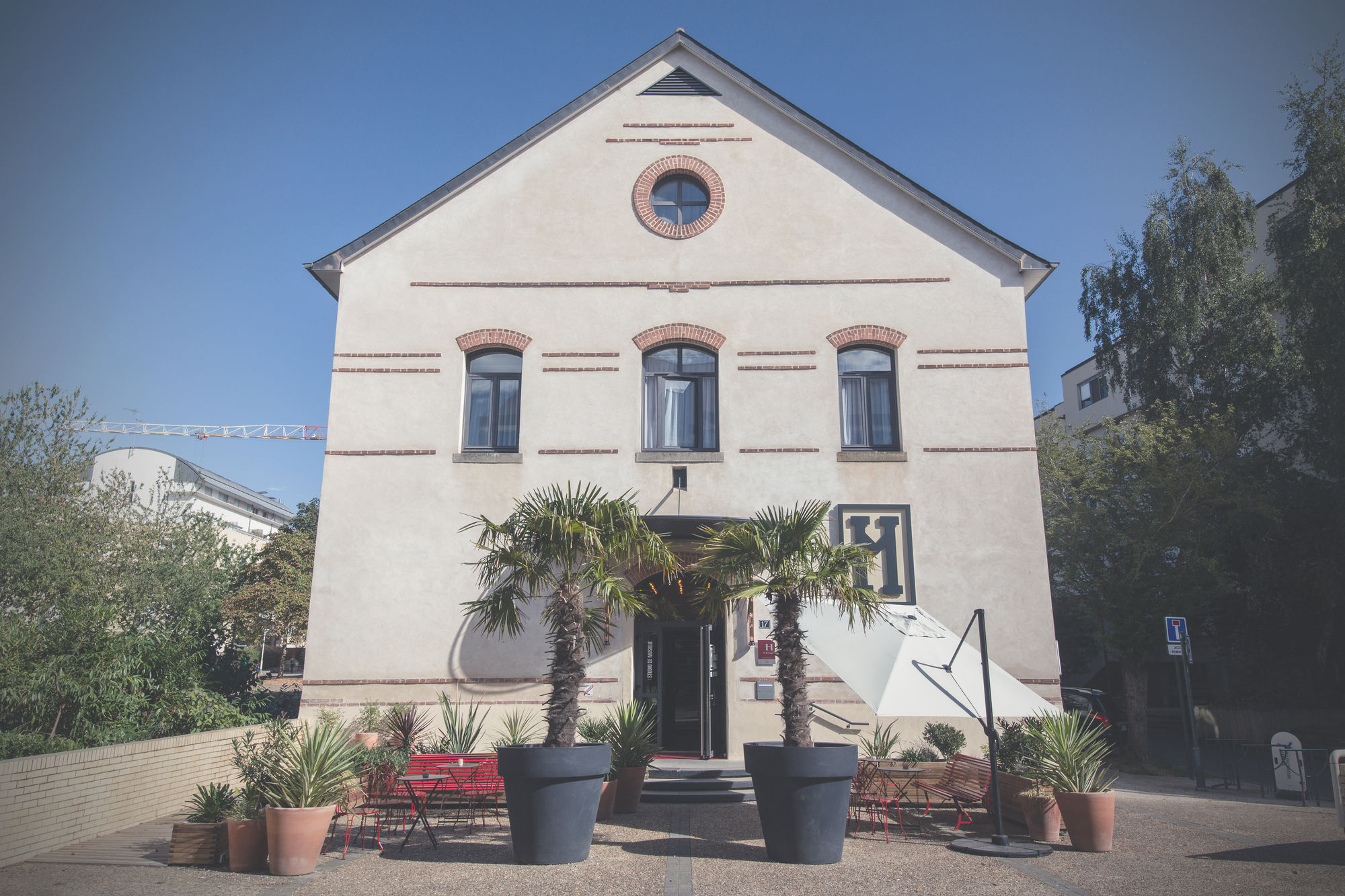 Фото отеля 1