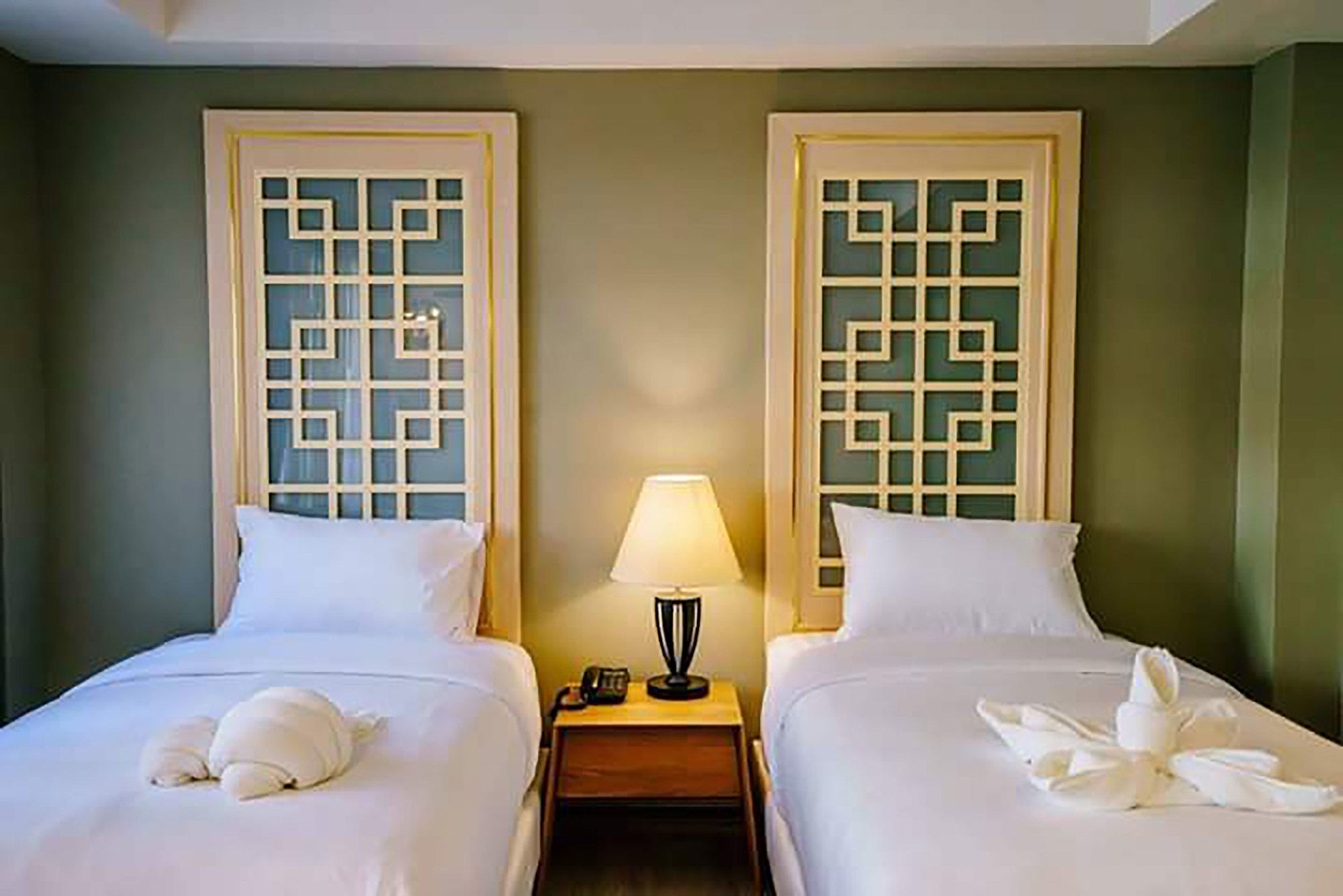 Фото Moon Dragon Hotel