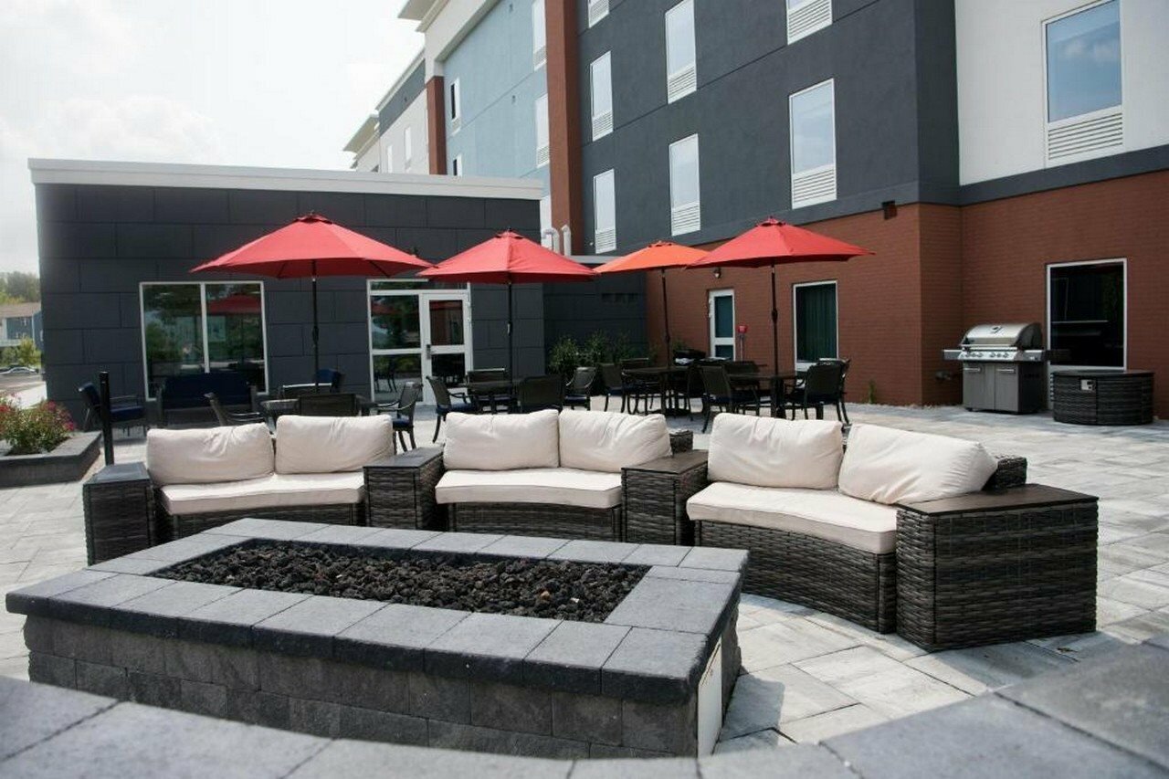 Фото Hampton Inn & Suites by Hilton Warrington Horsham