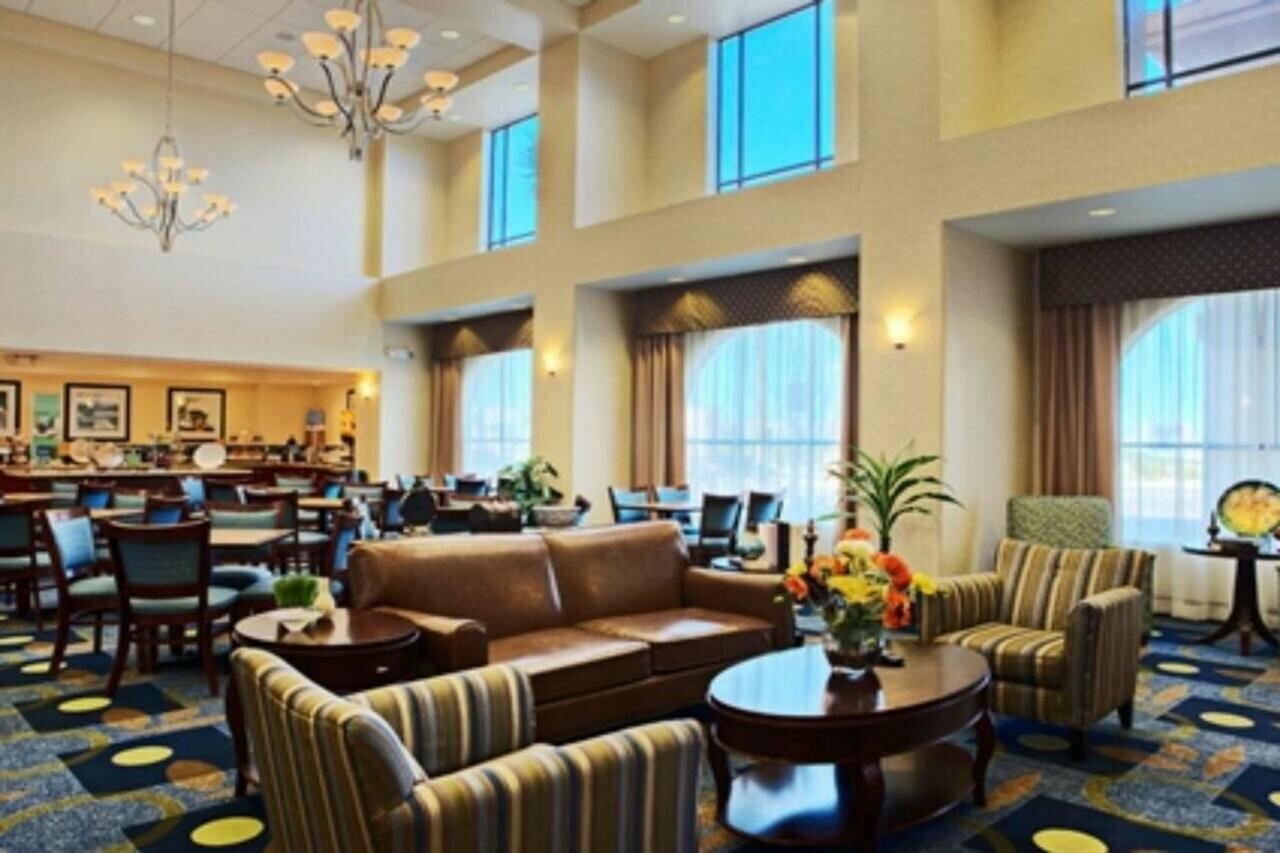 Фото Hampton Inn & Suites Lancaster