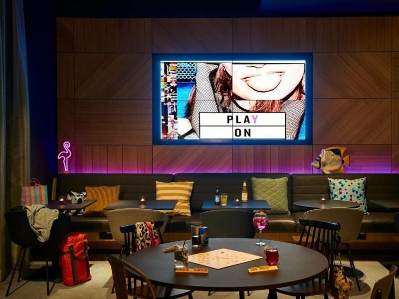 Фото Moxy Southampton