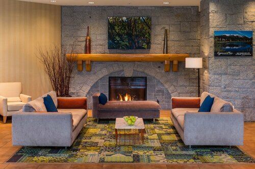 Внешний вид отеля Crystal Lodge в Муниципалитете курорте Уистлере, фото 2