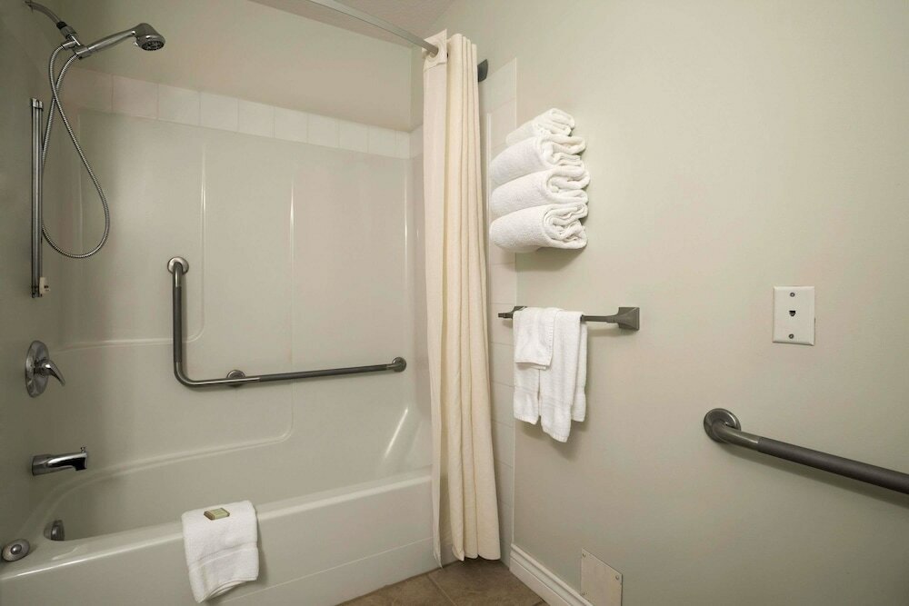 Фото Super 8 by Wyndham Revelstoke Bc