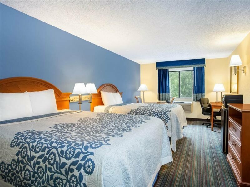 Фото Days Inn by Wyndham Runnemede Philadelphia Area