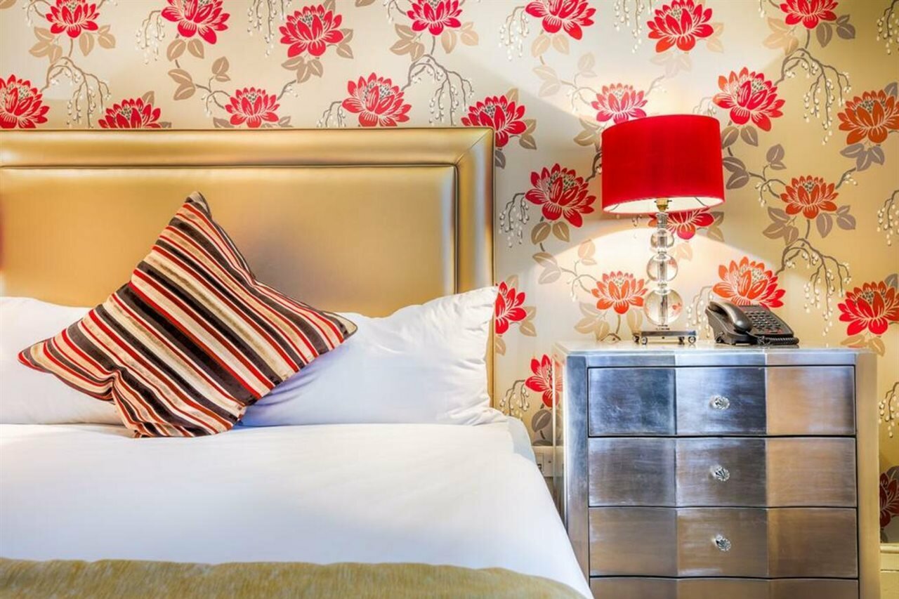 Фото Tophams Hotel