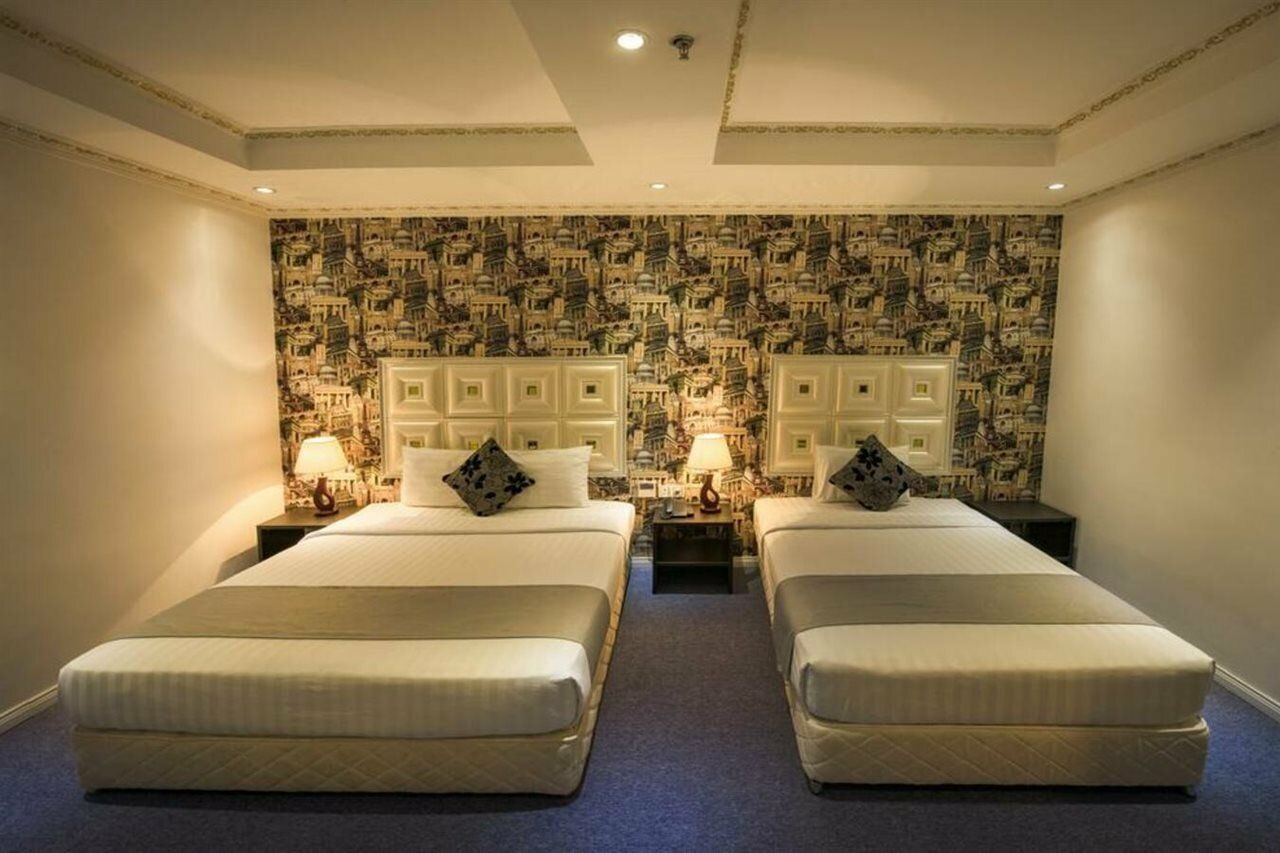 Фото Golden Crown Hotel