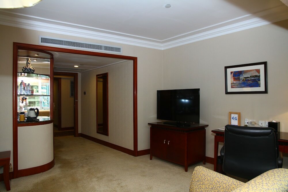 Фото The Pavilion Hotel