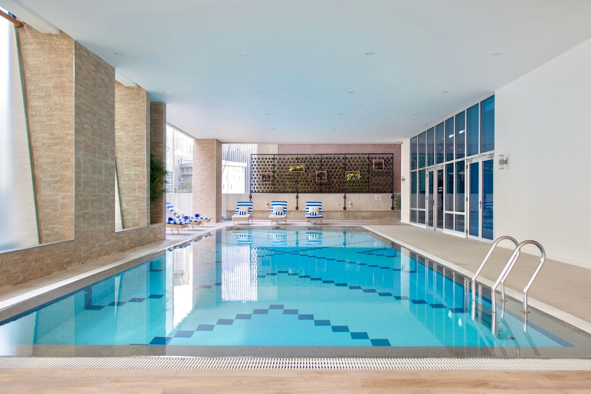 Фото 12496022896