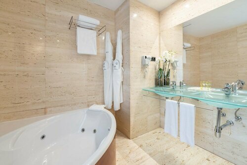 Гостиница Eurostars Ciudad de la Coruña в Ла-Корунье