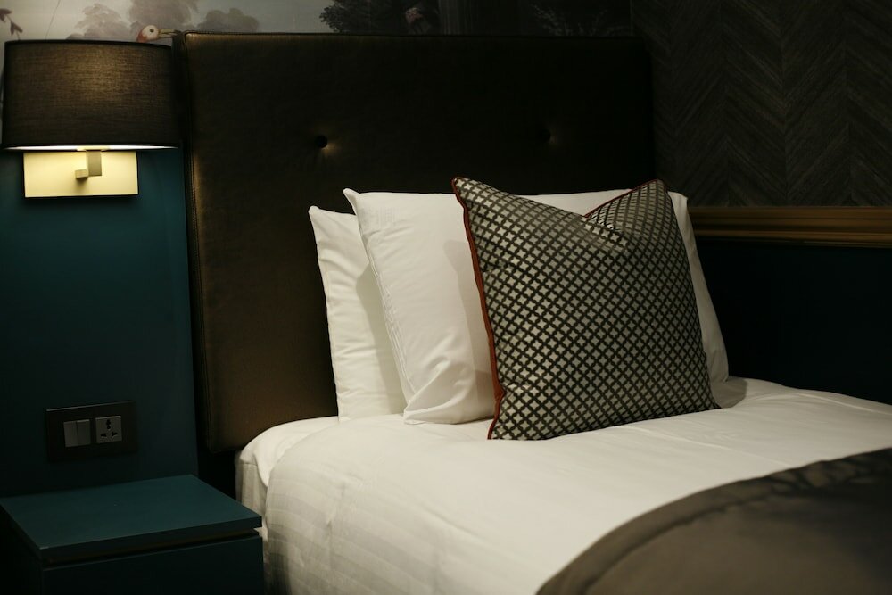 Фото The Portico Hotel