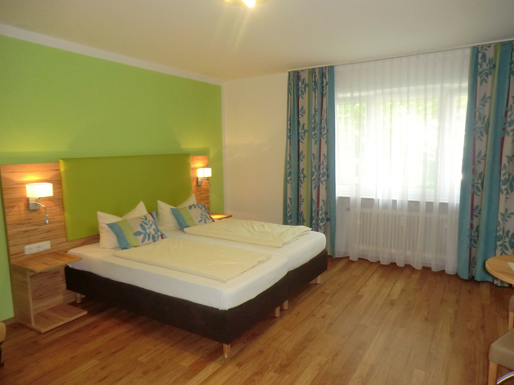 Фото отеля 2