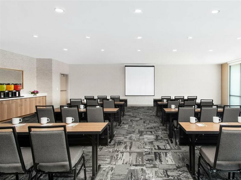 Фото Home2 Suites by Hilton Long Island Brookhaven