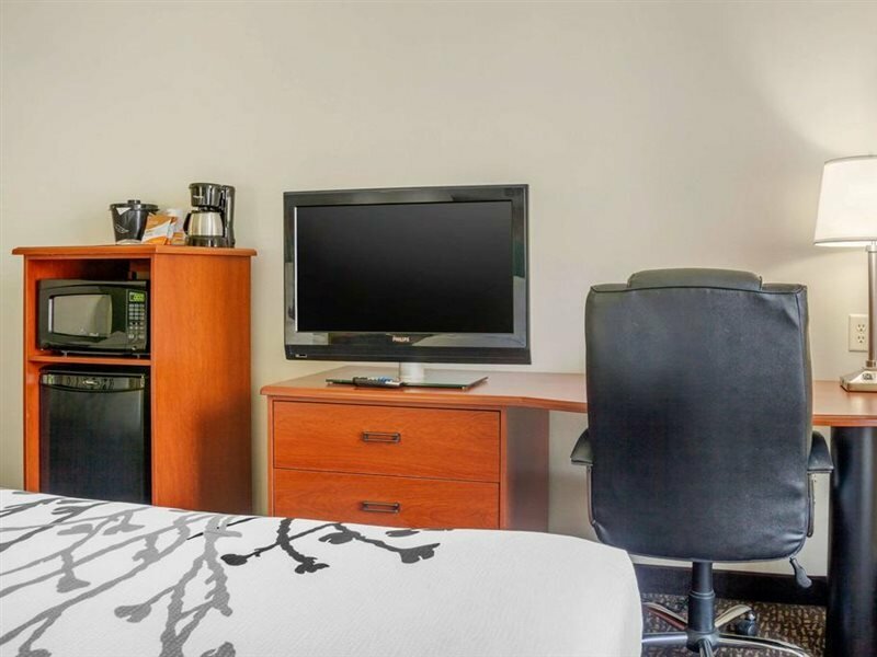 Фото Sleep Inn & Suites Airport