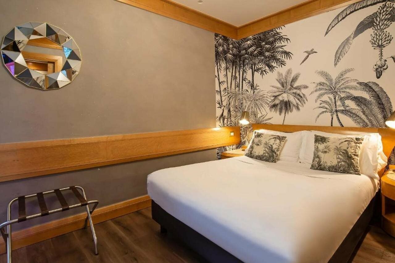 Фото Hotel White