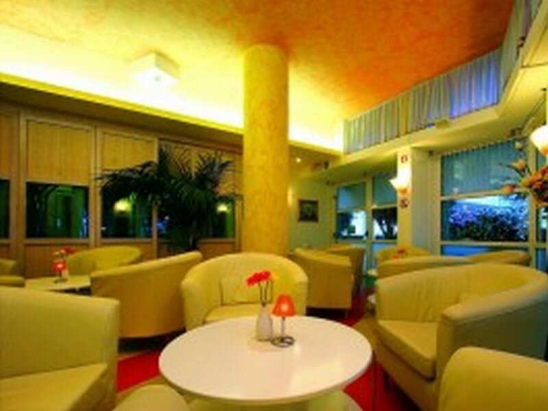 Фото International Beach Hotel