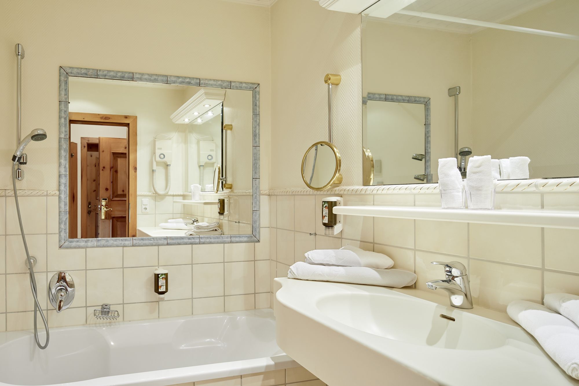 Фото Hotel Tirolerhof