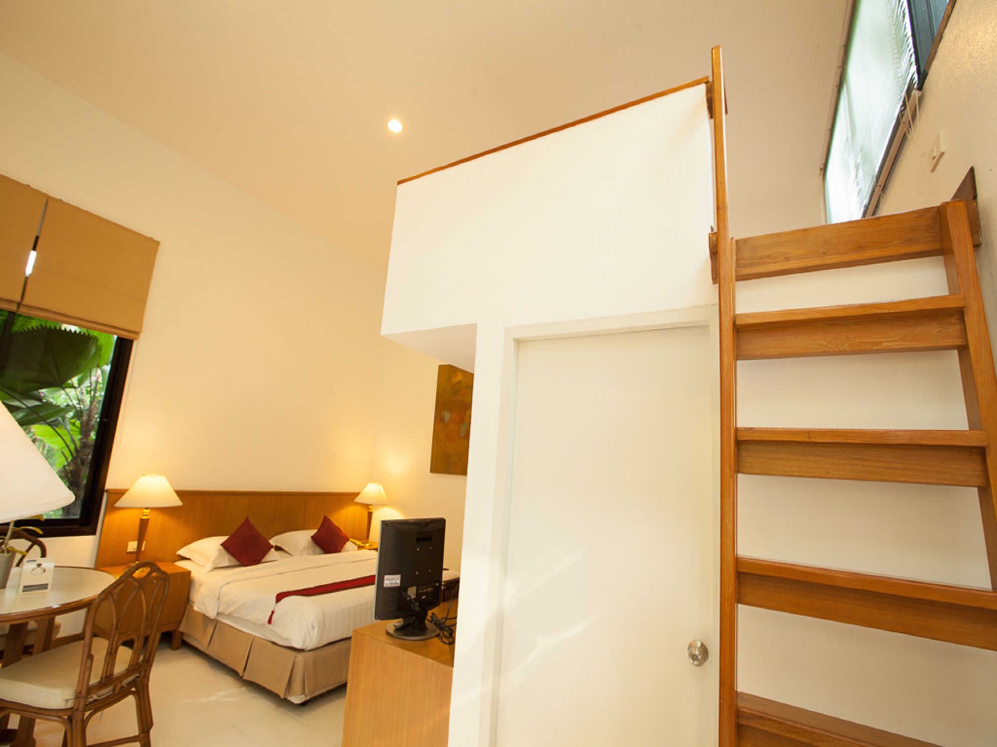 Фото Nern Chalet Beachfront Hotel