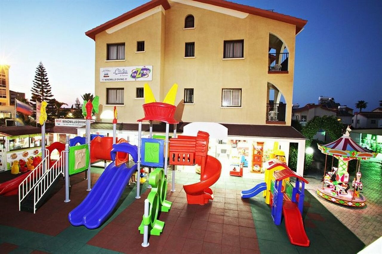 Фото Windmills Hotel Apartments