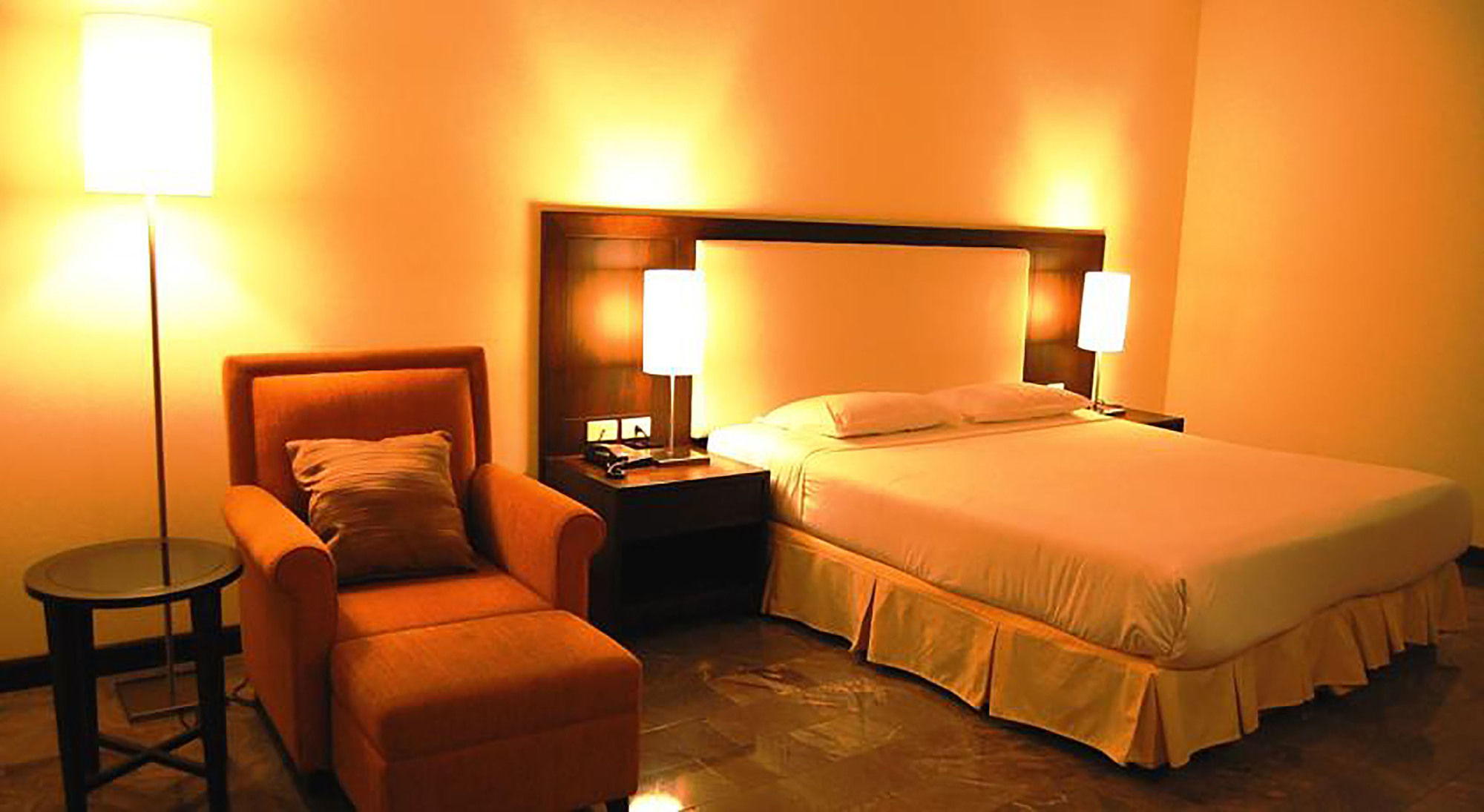 Фото Royal Lanna Hotel