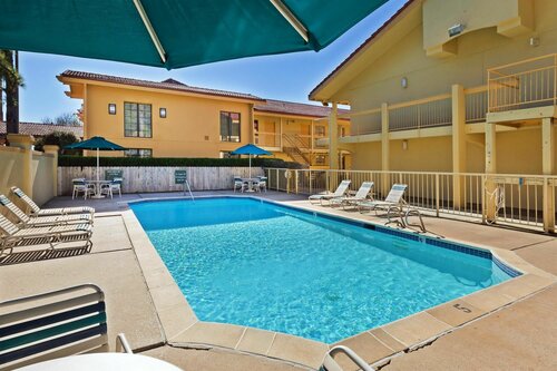 Гостиница La Quinta Inn by Wyndham Bossier City в Бошьер Сити