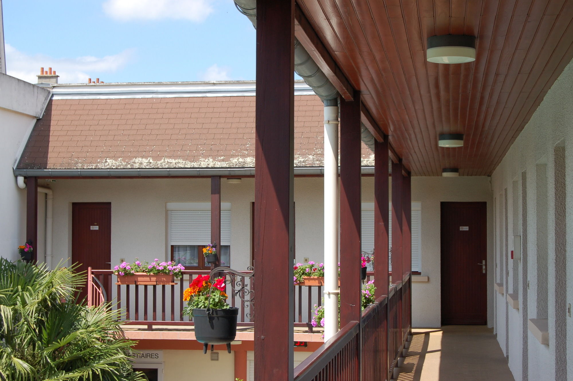 Фото Logis Hôtel Au Tambour