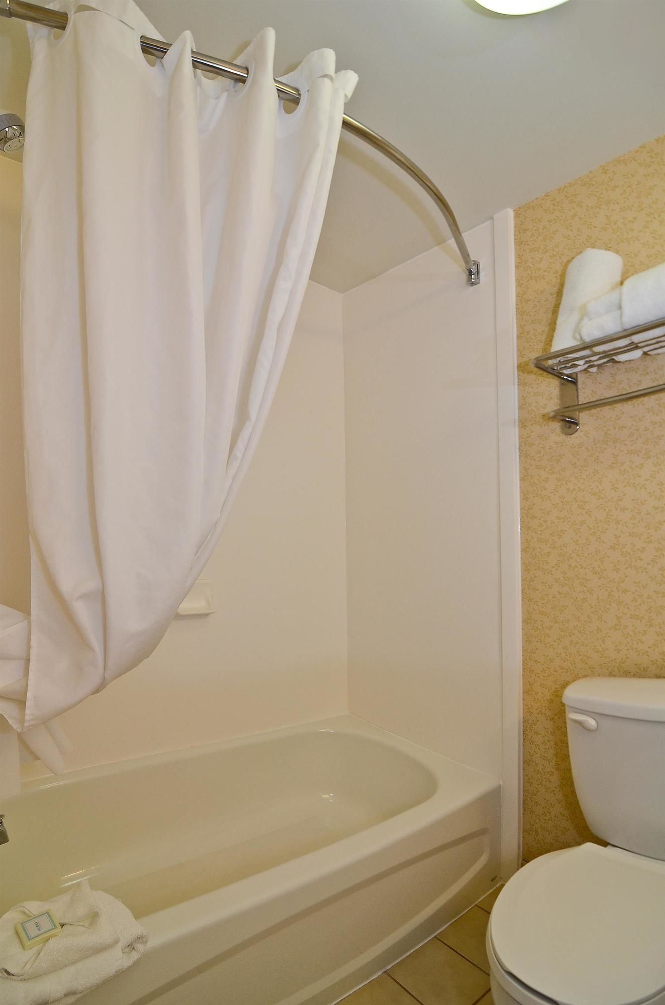 Фото Best Western Executive Inn & Suites