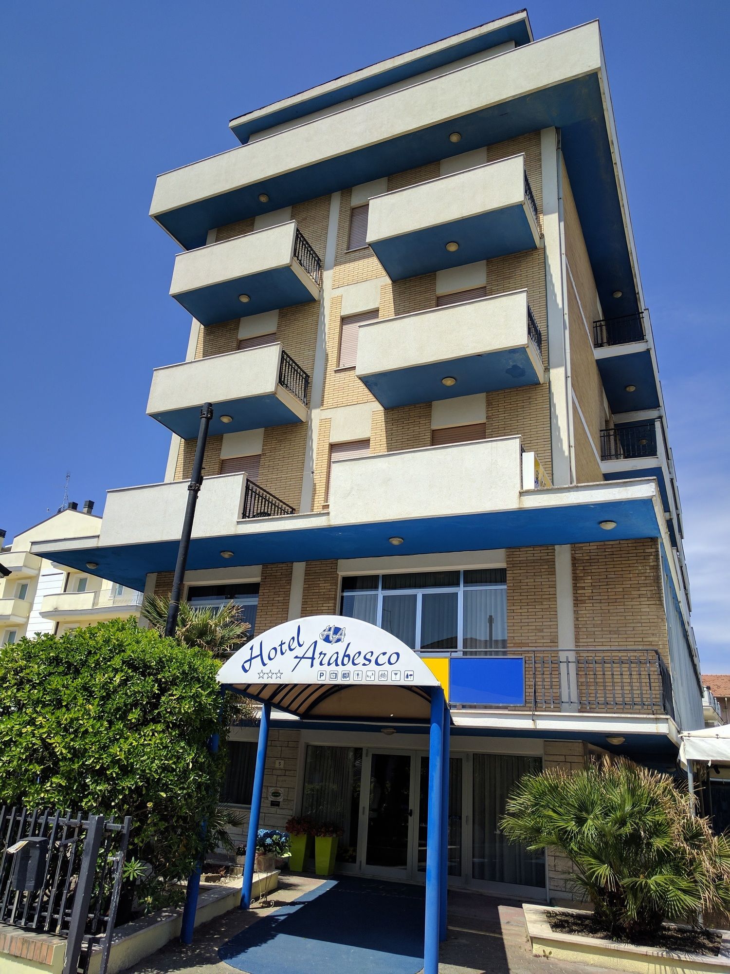 Фото отеля 1