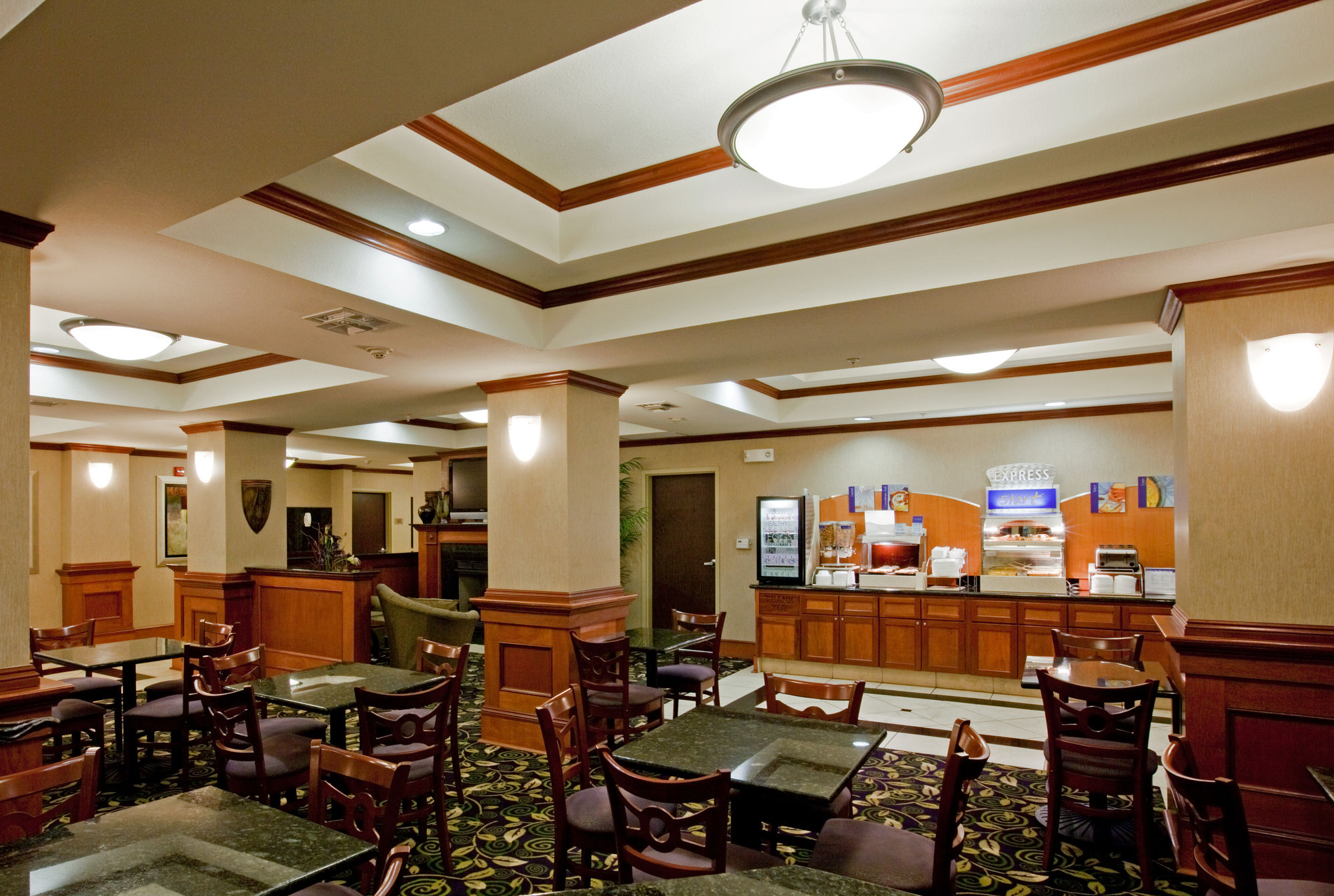 Фото Holiday Inn Express Ada, an Ihg Hotel