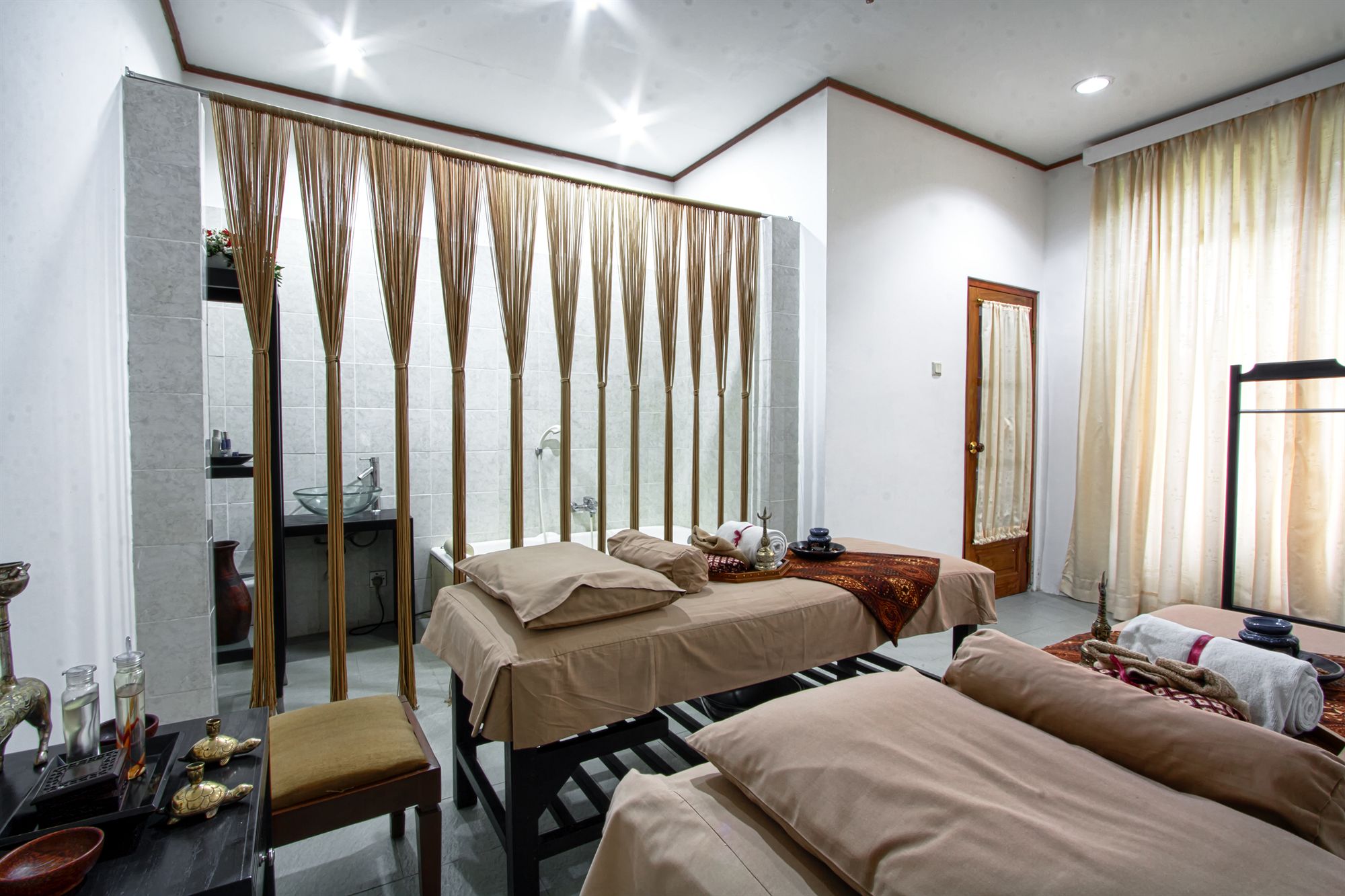 Фото Kusuma Sahid Prince Hotel