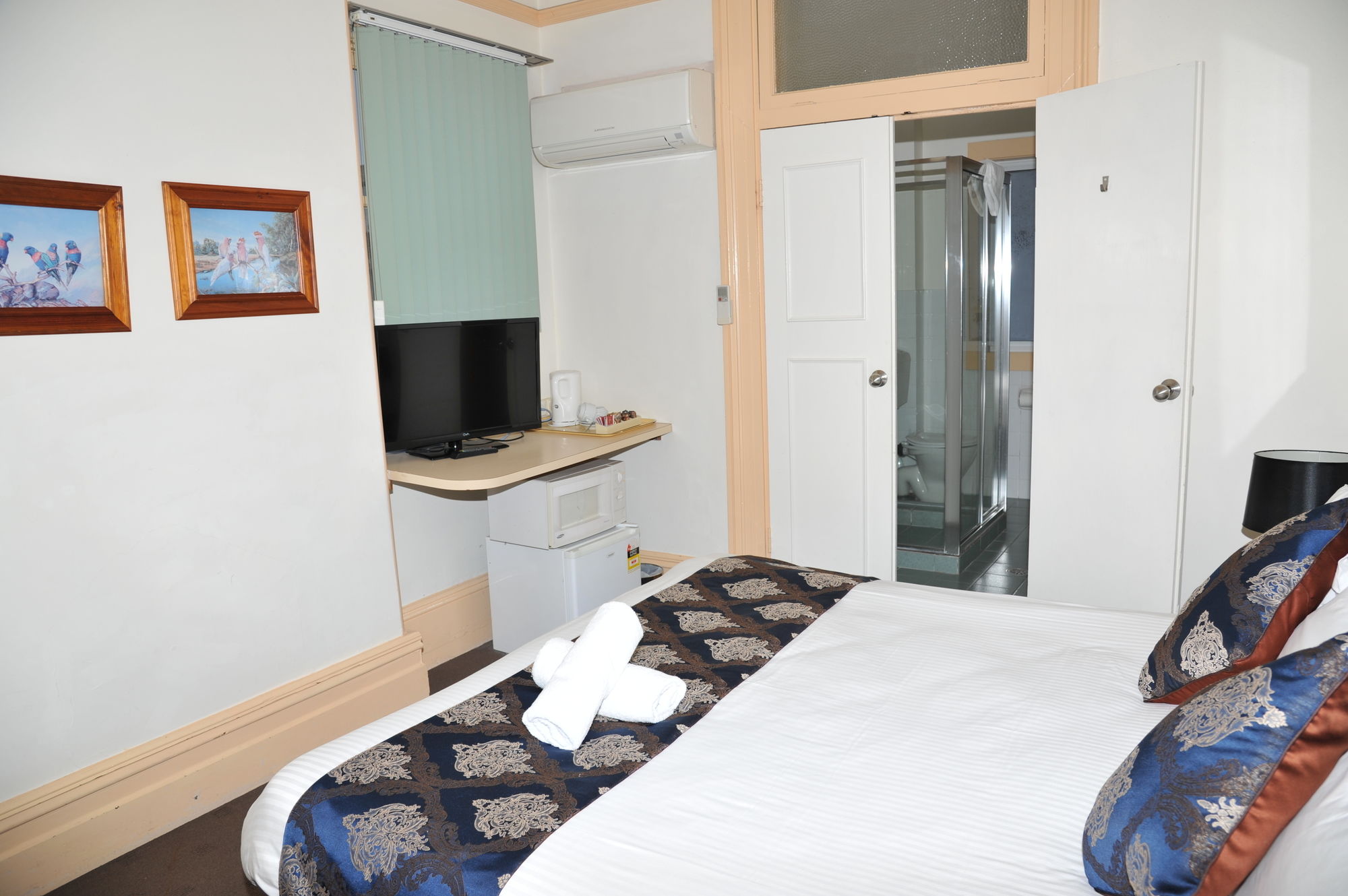 Фото The North Shore Hotel