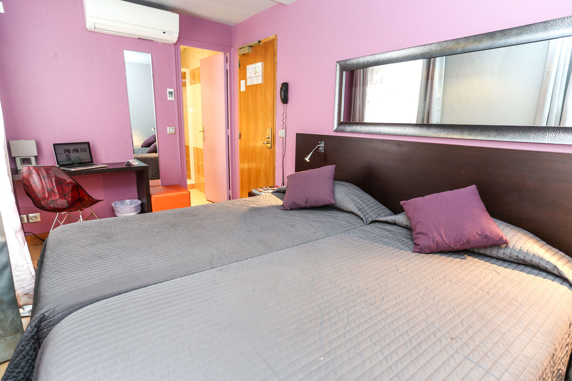 Фото Le Village Montmartre