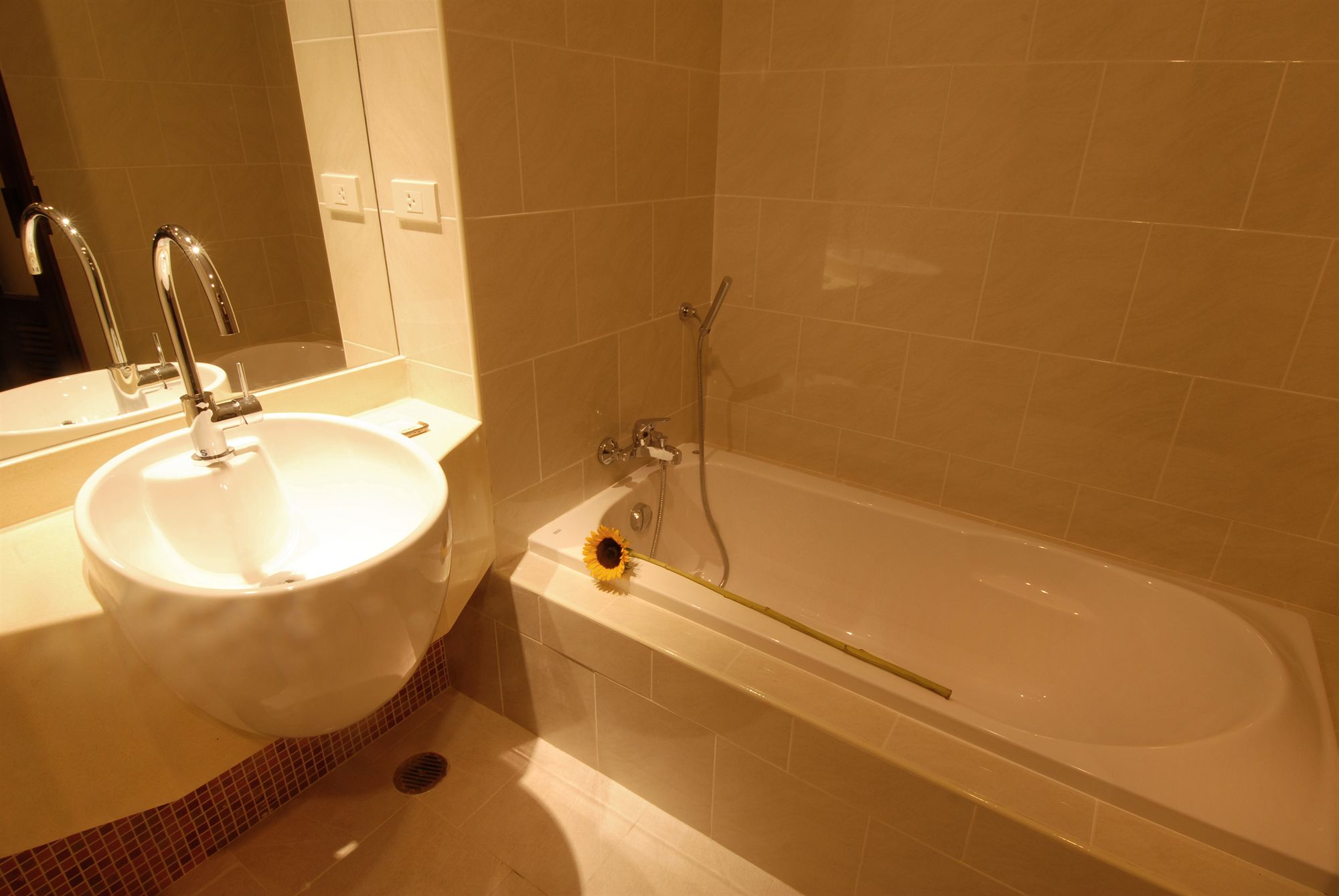 Фото Baan Suwantawe Hotel Apartment